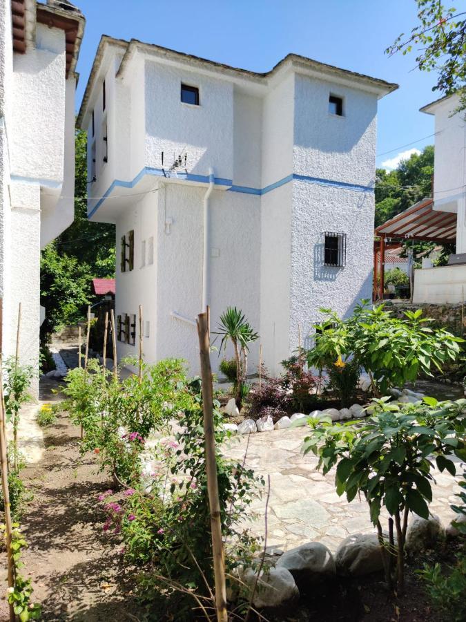 Flower House โคเรฟตอน ภายนอก รูปภาพ